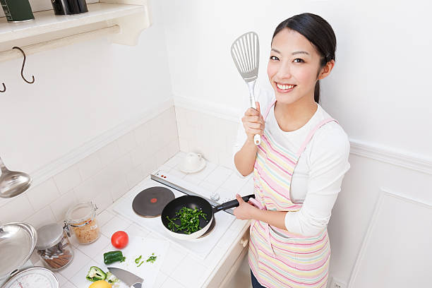 istock Woman to cook 177232797