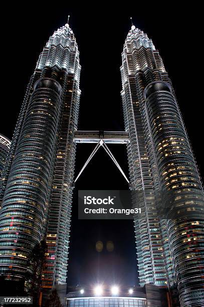 Torri Gemelle Petronas - Fotografie stock e altre immagini di Notte - Notte, Affari, Ambientazione esterna