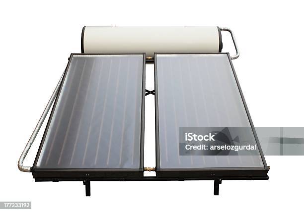 Widok Z Przodu Solar Podgrzewacz System - zdjęcia stockowe i więcej obrazów Elektrownia słoneczna - Elektrownia słoneczna, Energia słoneczna, Słońce