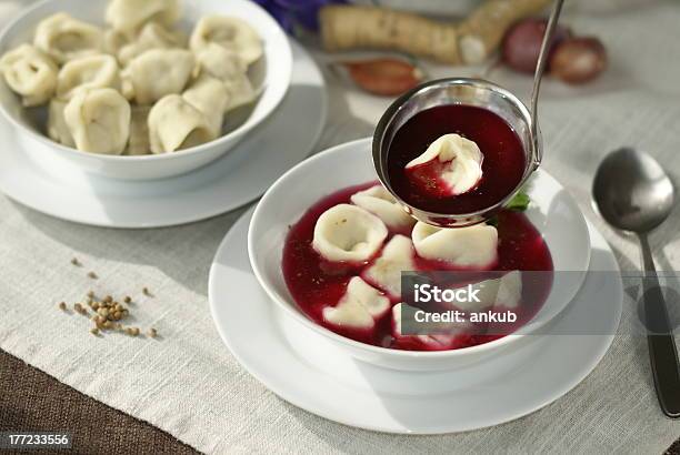 Rosso Borscht - Fotografie stock e altre immagini di Alimentazione sana - Alimentazione sana, Barbabietola rossa, Bianco