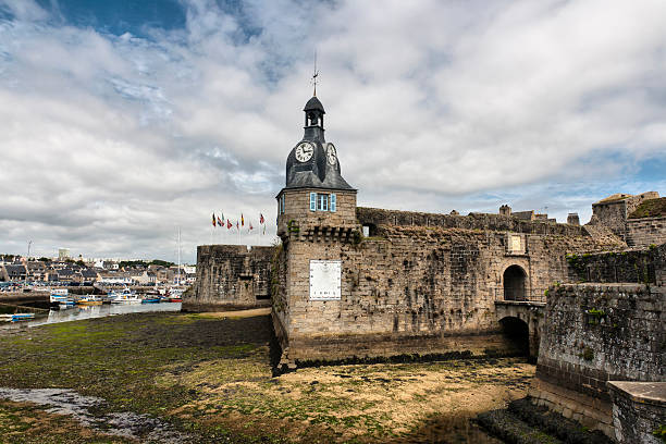 istock Concarneau (Brittany) - Old village with low tide 177234053