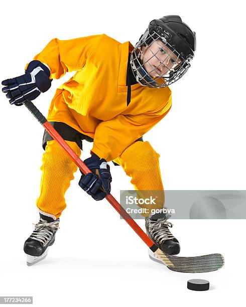 Giovane Giocatore Di Hockey Con Stick E Disco - Fotografie stock e altre immagini di Abbigliamento - Abbigliamento, Adolescenza, Bambini maschi