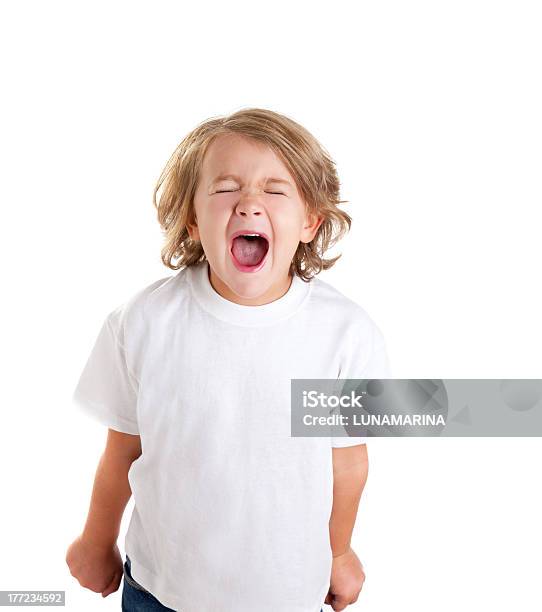 Los Niños Niño Pateando Expresión En Blanco Foto de stock y más banco de imágenes de Niño - Niño, Rabieta, Enfado