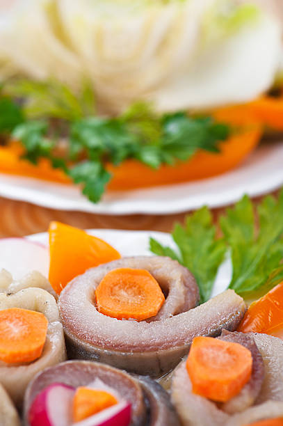 salado rollos de pescado (herring - radish vegetable portion circle fotografías e imágenes de stock