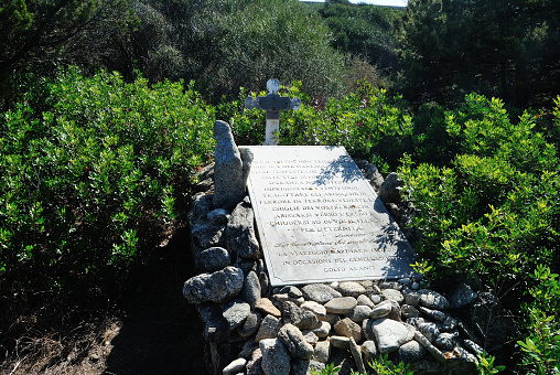 Le tombe dei marinai viareggini morti nel naufragio della nave Fenice nel 1896, Sardegna, Gallura, Golfo Aranci