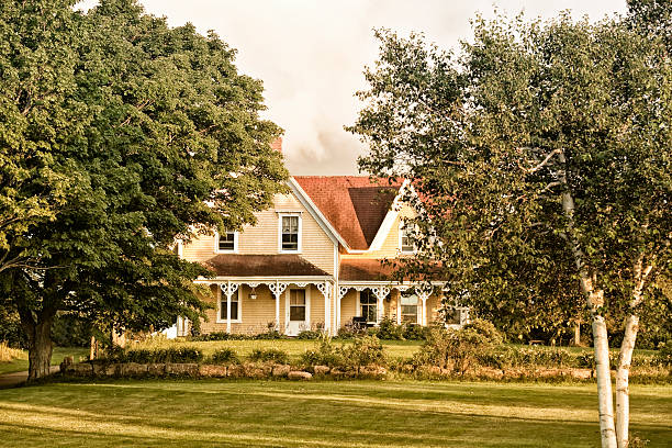 Country Farm House A north American style old farm house in the country. Victorian architecture. victorian houses exterior stock pictures, royalty-free photos & images