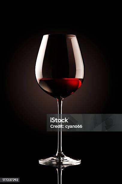 Photo libre de droit de Vin Rouge banque d'images et plus d'images libres de droit de Alcool - Alcool, Aliments et boissons, En verre