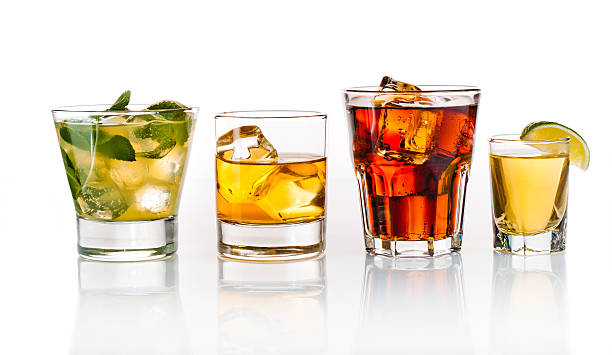 alcol - whisky cocktail glass rum foto e immagini stock
