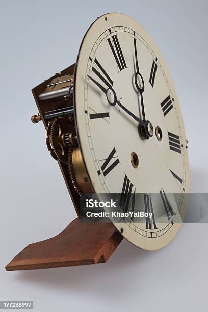 Orologio Antico - Fotografie stock e altre immagini di Antico - Condizione - Antico - Condizione, Antico - Vecchio stile, Arte dell'antichità