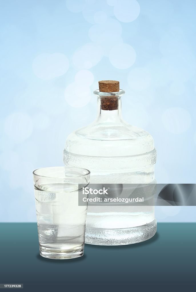 Garrafa de água e o vidro - Royalty-free Copo Foto de stock