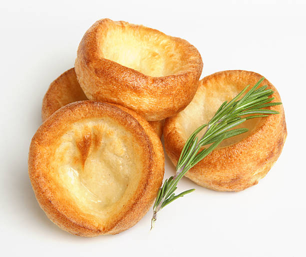 yorkshire puddingi - yorkshire pudding zdjęcia i obrazy z banku zdjęć