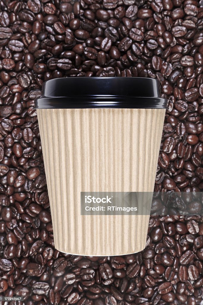 Tazza di caffè monouso da asporto - Foto stock royalty-free di Bicchiere di carta