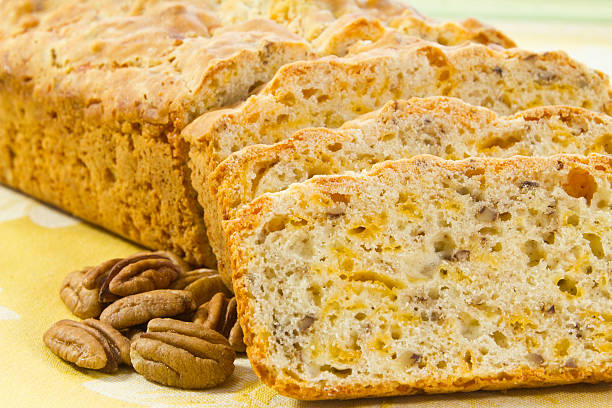 Pan de nueces y queso - foto de stock