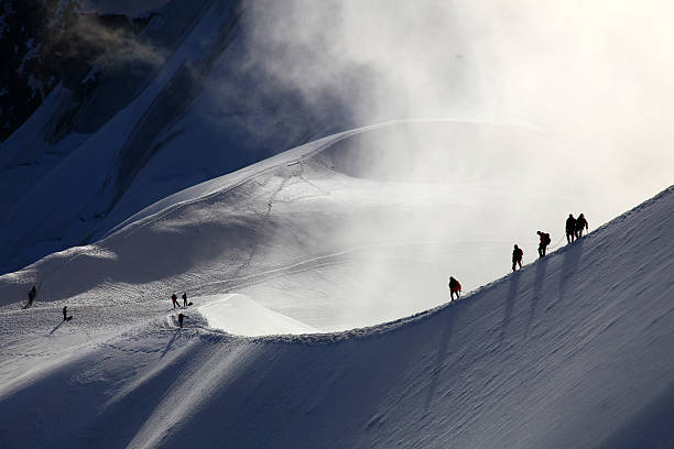 alpinismo - surpass foto e immagini stock