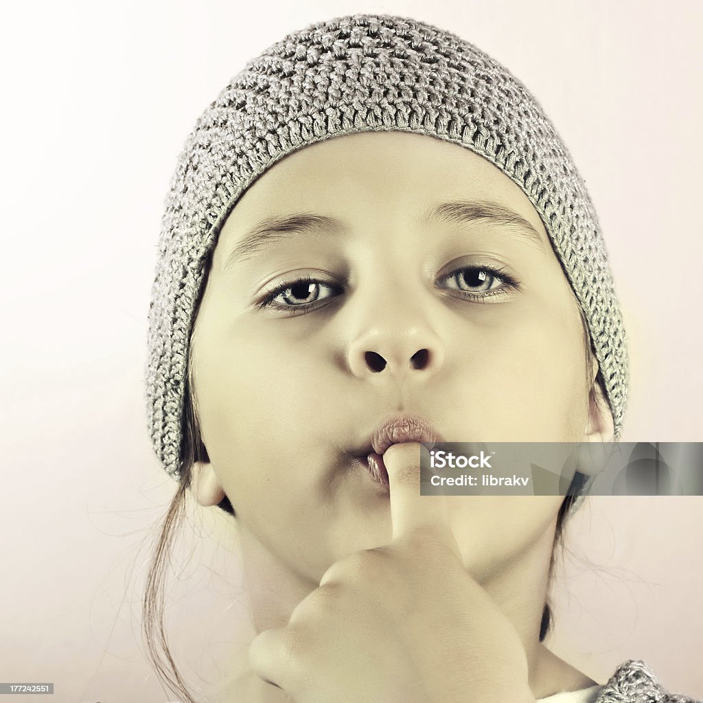 Портрет смешные Маленькая девочка lovely - Стоковые фото 6-7 лет роялти-фри