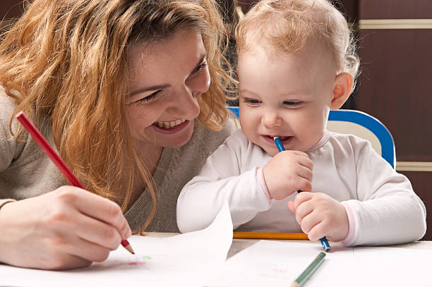 istock Mother and daughter drawing 177243755