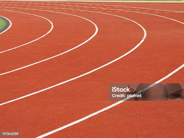 Raza Foto de stock y más banco de imágenes de Acabar - Acabar, Atletismo, Carrera