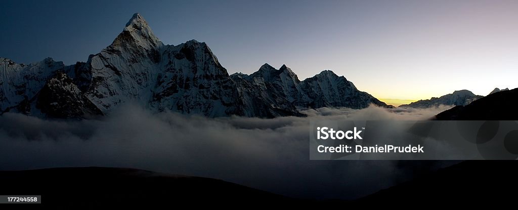 Montanha Ama Dablam - Royalty-free Cadeia de Montanhas Foto de stock