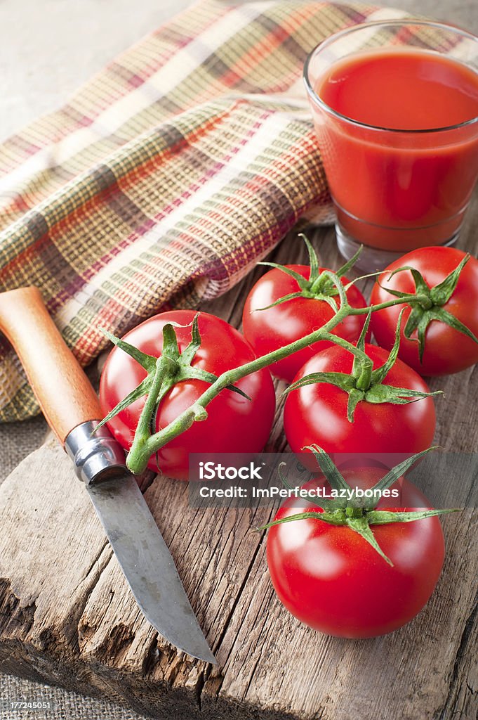 Jus de tomate et tomates fraîches - Photo de Acier libre de droits