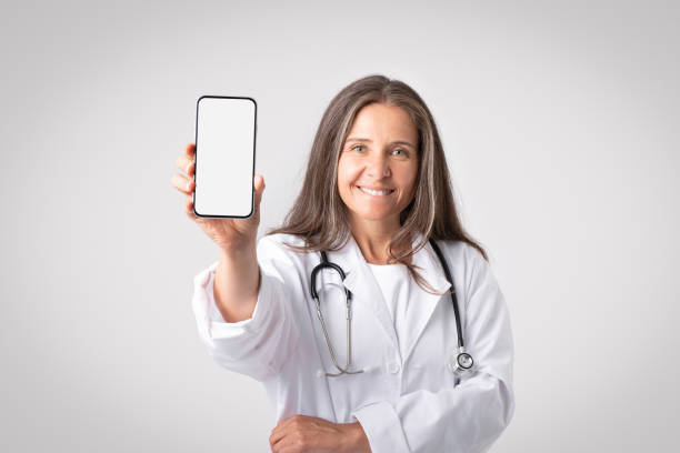 istock Personalized health tracking app. Senior woman practitioner showing smartphone with blank screen, mockup 1772452956