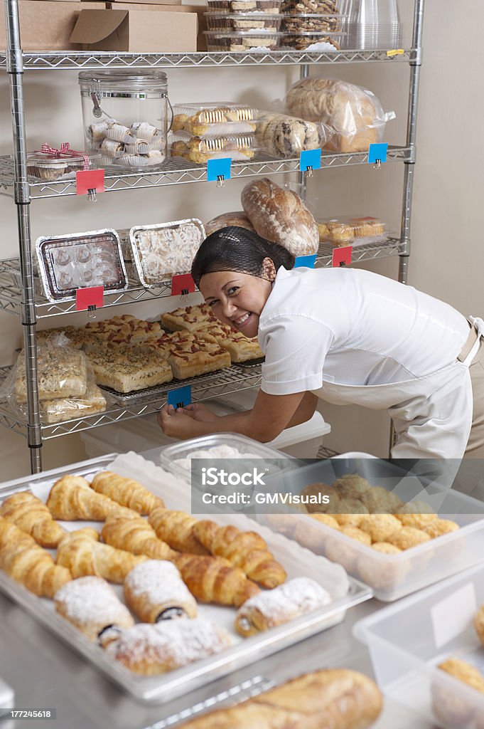 Productos de panadería para la venta - Foto de stock de Etnia Latinoamericana libre de derechos