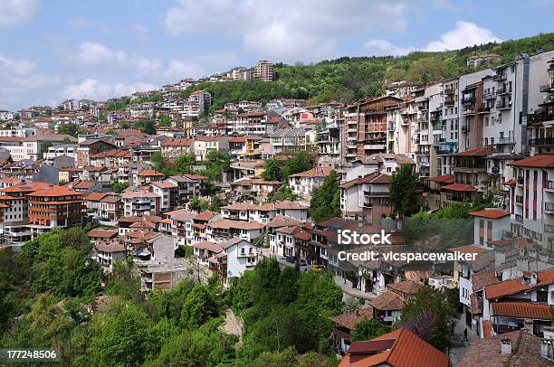 Ciudad De Veliko Tarnovo Foto de stock y más banco de imágenes de Aire libre - Aire libre, Arquitectura exterior, Asentamiento humano