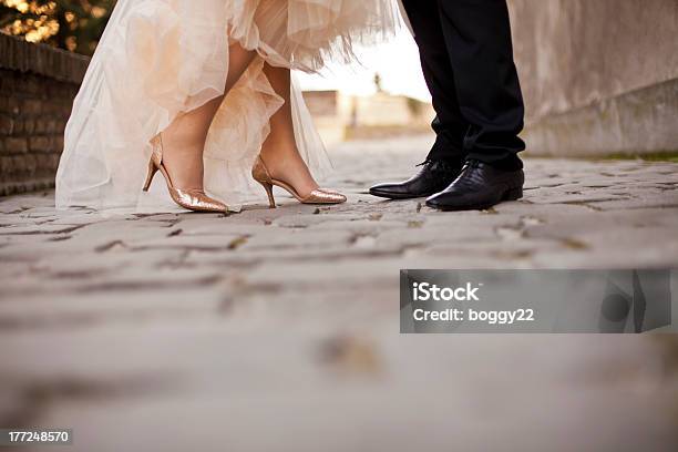 Casal De Casamento - Fotografias de stock e mais imagens de Casal - Casal, Casamento, Noiva