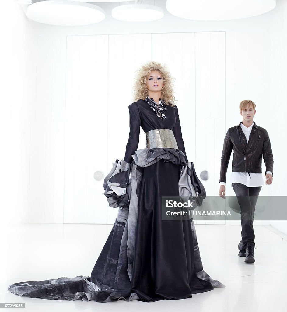 블랙 호트 커투어 복고풍 futurist 커플입니다 - 로열티 프리 금발 머리 스톡 사진