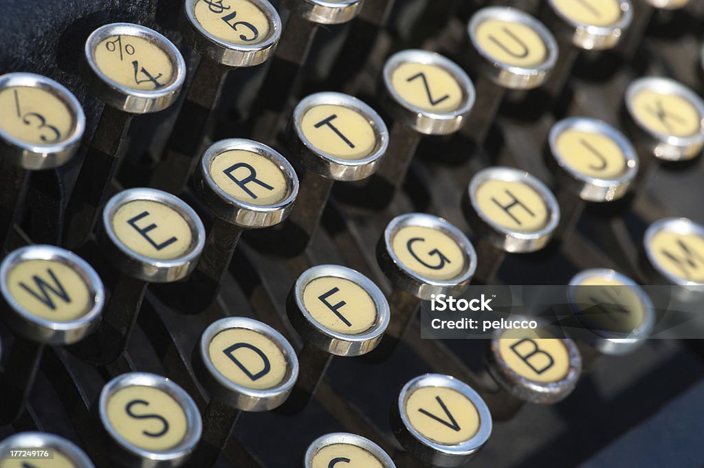 Máquina de escribir Vintage - Foto de stock de Anticuado libre de derechos