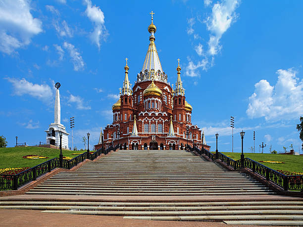 catedral de st. michael de izhevsk, rússia - izhevsk - fotografias e filmes do acervo