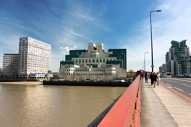 London, Secret Intelligence Service Building "London, Secret Intelligence Service Building (SIS)" mi6 stock pictures, royalty-free photos & images