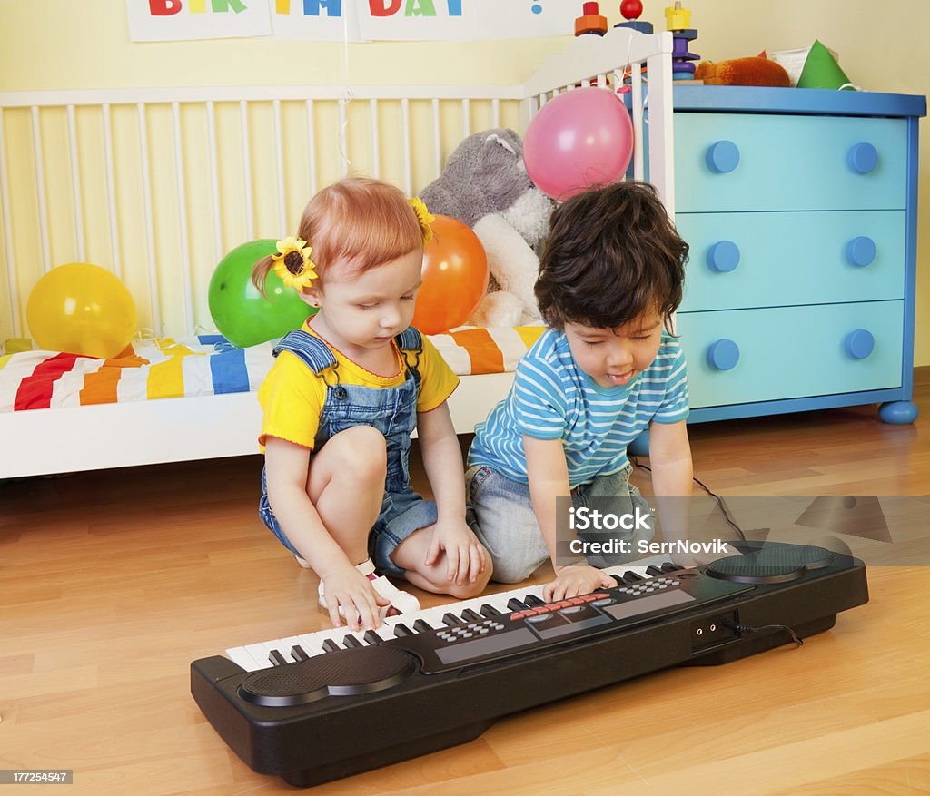 Vamos jogar música - Foto de stock de Piano royalty-free