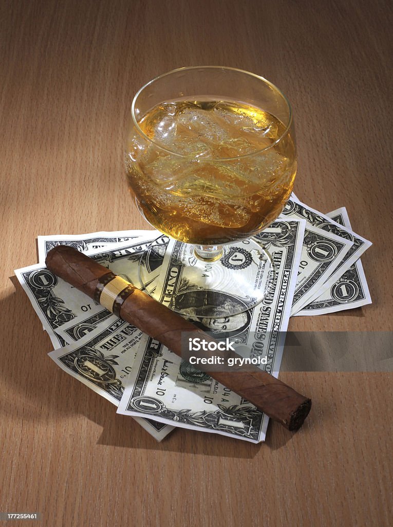 Habano y dólar - Foto de stock de Adicción libre de derechos