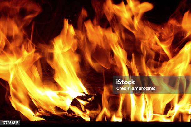 화재 귀하의 벽난로 0명에 대한 스톡 사진 및 기타 이미지 - 0명, 굴뚝, 금속 쇠살대