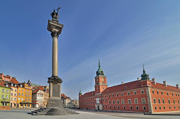 istock Column and Royal Castle in Warsaw, Poland 177257891
