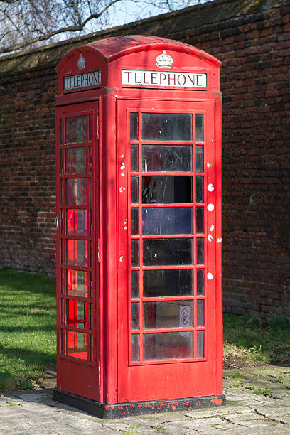 istock Red telephone booth in Hamton Court 177258113