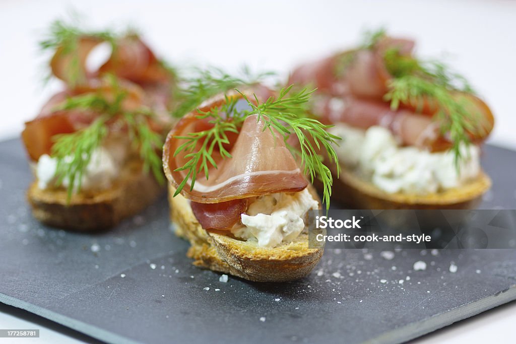 Crostini con prosciutto - Foto stock royalty-free di Aneto