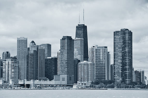 horizonte urbano da cidade de chicago - chicago black and white contemporary tower - fotografias e filmes do acervo