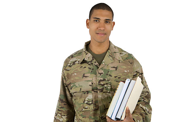 african american military hombre con libros - marines adult student camouflage camouflage clothing fotografías e imágenes de stock