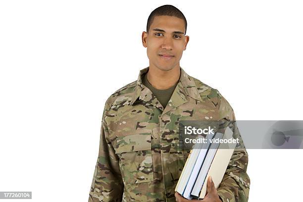 Foto de Homem Afroamericano Com Livros Escolares Militar e mais fotos de stock de Tropas - Tropas, Aprender, Educação