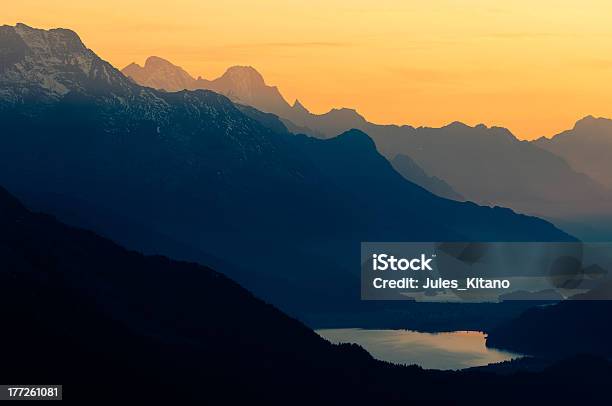 Tomaia Engadina Con Mount Bernina E Il Lago Di Saint Moritz - Fotografie stock e altre immagini di Acqua