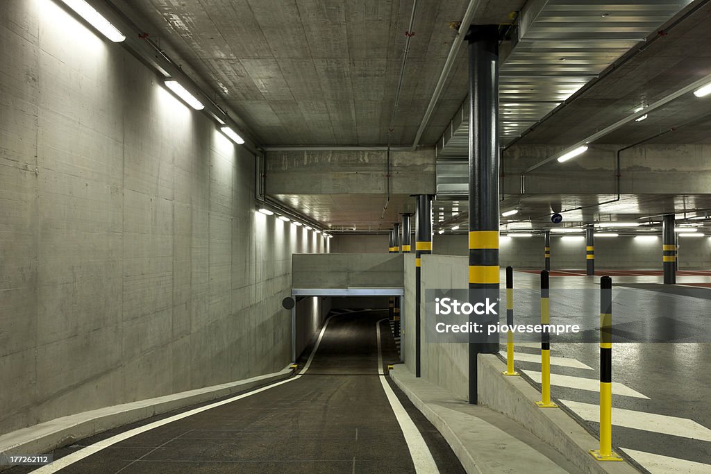 새로운 지하 주차장, 터널 - 로열티 프리 0명 스톡 사진