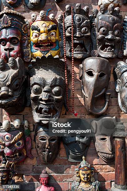 Woodcarving Maski Powiesić Nepal - zdjęcia stockowe i więcej obrazów Indie - Indie, Ochraniacz twarzy, Azja