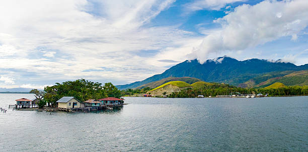 insel auf den see sentani, new guinea - land vehicle audio stock-fotos und bilder