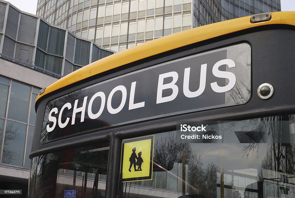Primer plano de autobús de colegio en Londres - Foto de stock de Autobús de colegio libre de derechos