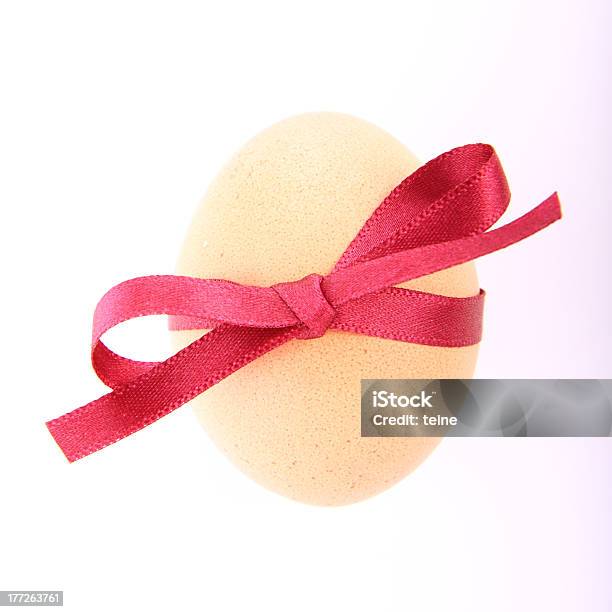 Kurczak Jaja - zdjęcia stockowe i więcej obrazów Bez ludzi - Bez ludzi, Białe tło, Czerwony