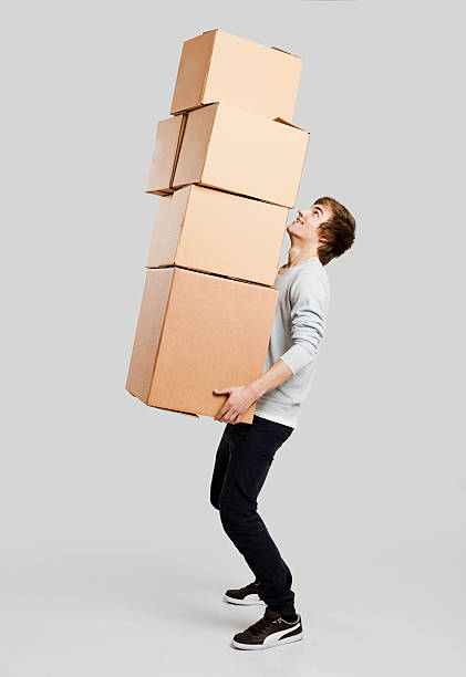 hombre que agarra cajas de tarjeta - box men holding isolated fotografías e imágenes de stock