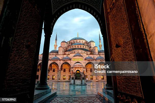 Mesquita Azul Em Itanbul Em Sunrise - Fotografias de stock e mais imagens de Antigo - Antigo, Arcada, Arcaico