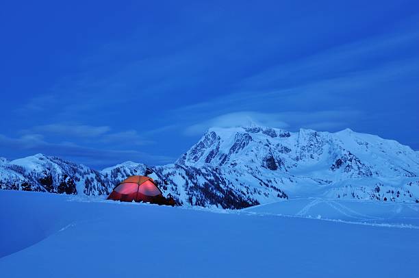 雪でキャンプ huntoon ポイント - シュクサン山 ストックフォトと画像