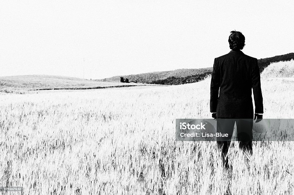 Empresario en el país. Blanco y negro. - Foto de stock de Aire libre libre de derechos